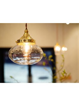 上質な空間で、髪も心も癒される―。忙しい日常から解放され、特別な癒しの時間をお過ごし下さい♪