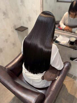 シシ 新宿(She 2.) 暗髪/艶髪ロング/髪質改善ストレート/美髪/透明感