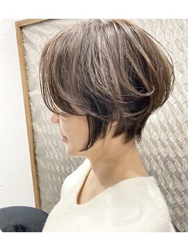 レリーバース 豊中桃山台店(Rely birth) 白髪ぼかしショート【桃山台/南千里/服部緑地】