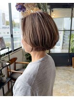オトソーデン(Oto-soden)&nbsp;白髪ぼかしベージュ×丸みショートボブ