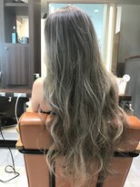 リック(Ric by KENJE)&nbsp;ホワイティーグレージュ×グラデーション