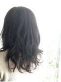 ダークなグリーンベージュ