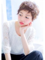 アイビー(Ivy)&nbsp;くせ毛風パーマで動きをつけたベリーショート
