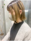 切りっぱなしボブ、外ハネ、グラデーションカラー、ベージュ