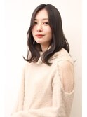 大人女子のセミロングヘア