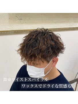 ケリーズグリーン(Kelly's Green) 激束ツイストスパイラル×刈り上げマッシュ #蕃本 啓利