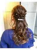 結婚式アレンジ　ねじりハーフアップ