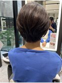 襟足キュッと、大人女性ショート。