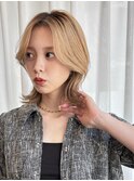 ウルフミディアムレイヤー前髪なしボブミルクティーベージュ