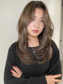 海外ハイレイヤーカット/ヘーゼルベージュ