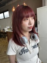 シア(XIA) 深みレッド×レイヤーカット