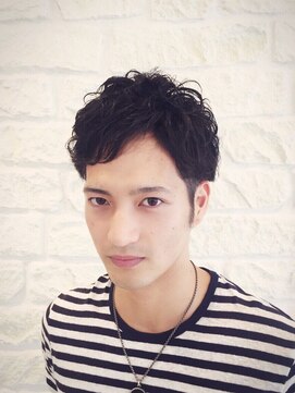 ヘアアプセウス (hair APCEWS) 上品な男らしさが漂うパーマスタイル