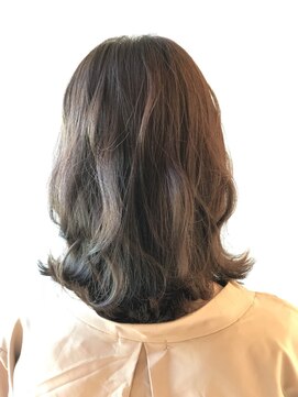 シェリッシュ ノース(Sheriche North) 愛されミディ×ゴールドブラウン