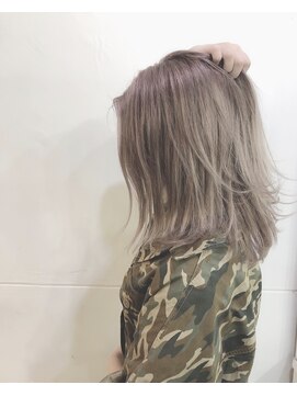 フェアリーテール つきのわ店 シルバーグレージュ