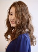波ウェーブ×ハイライト長めバングシフォンベージュ色っぽロング