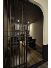 【首の負担が少ない特別なシャンプー台】