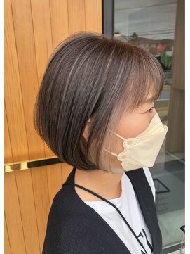 シャメル(Chamel) 白髪ぼかしコントラストハイライトでオシャレボブ