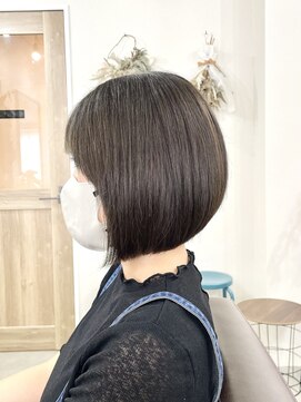 ホンネ(honne.) グレージュカラー×大人ボブ