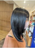 ブルーブラックカラー×顔周りハイレイヤーヘア