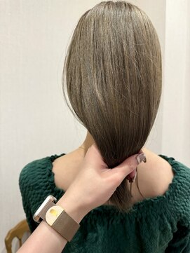 エ フュチュール(et Futur) 寒色ベージュ