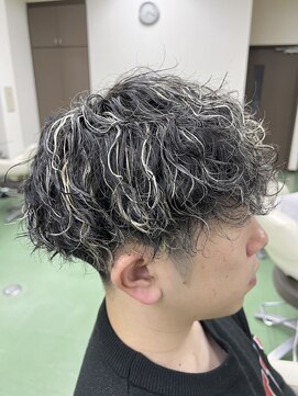 ゼロ(Zero) 刈り上げマッシュショート波巻きツイストスパイラルパーマ