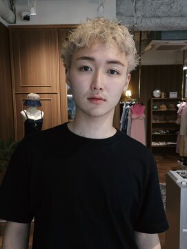 ユルクメゾンシティ 名古屋(JURK MAISON CITY) 【fuuki style】ホワイト ブロンド 刈り上げ スパイキー