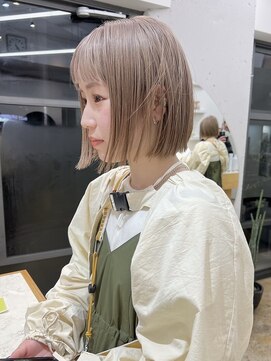 ユー(yew) クリーミーベージュのボブ