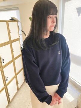 ぱつっとバング×透明感オリーブグレー