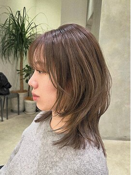 ウルフライクなミディアムスタイル