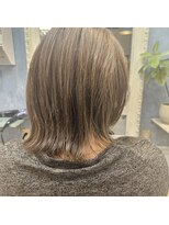 レスタ(ReSTA.)&nbsp;切りっぱなし風ミディアムヘア