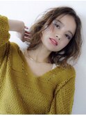 グレージュ ひし形シルエット 切りっぱなしボブ エアリー