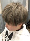 存在感あるハイトーン×グレージュカラー