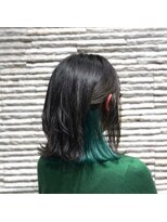ビス ヘア アンド ビューティー 西新井店(Vis Hair＆Beauty) インナーカラー/10代/20代/グリーン/外ハネ