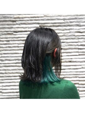 ビス ヘア アンド ビューティー 西新井店(Vis Hair＆Beauty) インナーカラー/10代/20代/グリーン/外ハネ