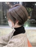 大人可愛い20代30代40代小顔ワンサイドショートボブ丸み前下がり