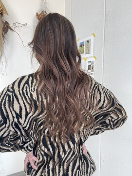 マリアナ(Mariana) ハイライトショートヘアレイヤーカットダブルカラー