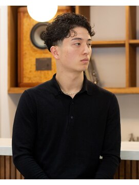 ポリッシュマン コウベ(POLISHMAN.KOBE) カーリーパーマ / テーパーフェード / ポリッシュマン