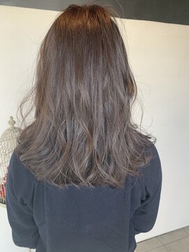 アフロートpd+ KOBE(AFLOATpd+) お客様フォト。透明感のあるグレージュカラー♪