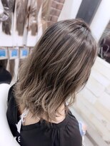 トゥエンティーフォー(24)&nbsp;ふんわり透ける艶っぽハイライトカラー