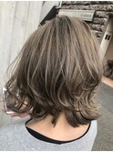 ミディアム前下がりレイヤーミルクティーベージュ