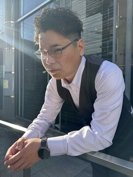 ロミーオム 本厚木(ROMMY. Homme) 刈り上げツイストパーマ無造作アップバングビジネスメンズヘア