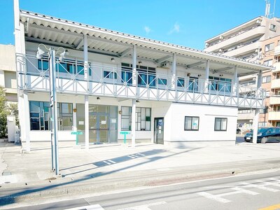 閑静な通りにひっそりと佇む店舗/駐車場9台完備◎/錦小学校沿い