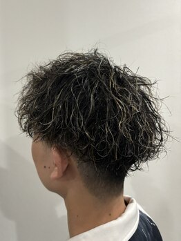 清潔感抜群のカットはもちろん、メンズパーマが大人気！再現性の高いカットで朝のセットも楽に♪