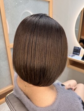 イゾラ(isola) 【isola】ロングからバッサリ/丸みボブ/アッシュブラウン