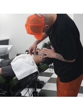 【STEP3】顔剃り(眉込み)＆スキンケア