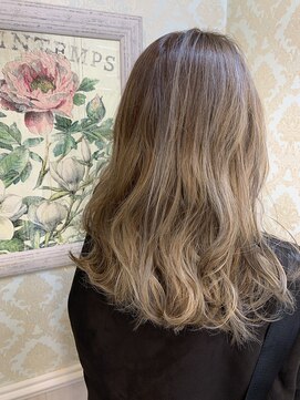 ティンク(Tink) 透明感あるカラー【細野実香】