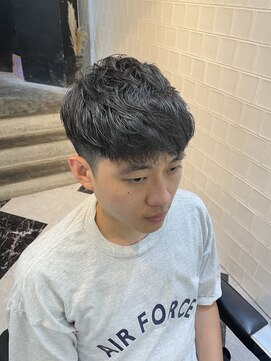 メリケンバーバーショップ フクオカ(MERICAN BARBERSHOP FUK) かき上げヘアショートレイアーくせ毛風パーマコンマヘア27