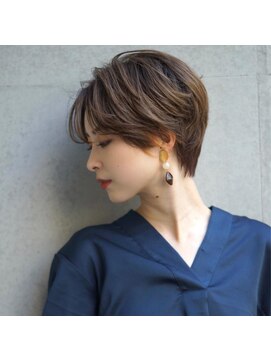 アトリエ フェム(atelier.fem) atelier.fem センターパート×ハンサムショート