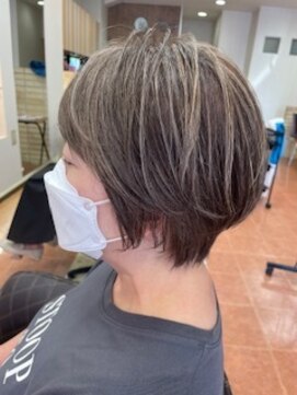 アルファレイズ ヘア ユニット(alphareiz hair unit) グレイヘアーを楽しむ大人ハイライト