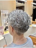白髪パーマで決める◎40代50代のワイルドオールバック